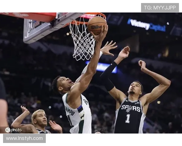 字母哥猛如虎仅用26分钟砍下37分14篮板5助攻展现统治力